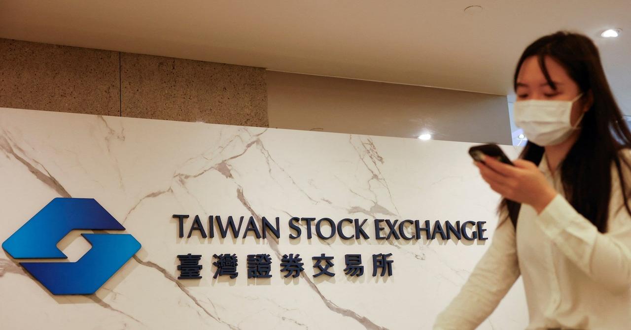 Foreign Investors Pour Billions into Asian Stocks, Driven