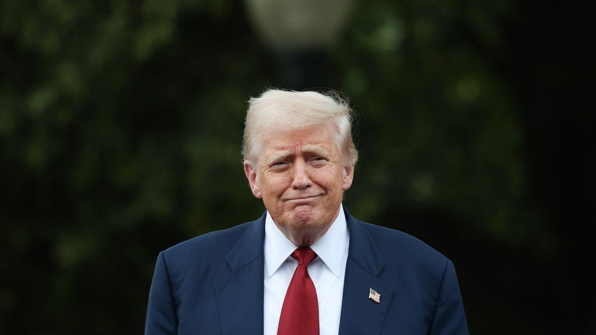 Trump's Proposed 300% Chip Tariff Shakes Tech Industry,