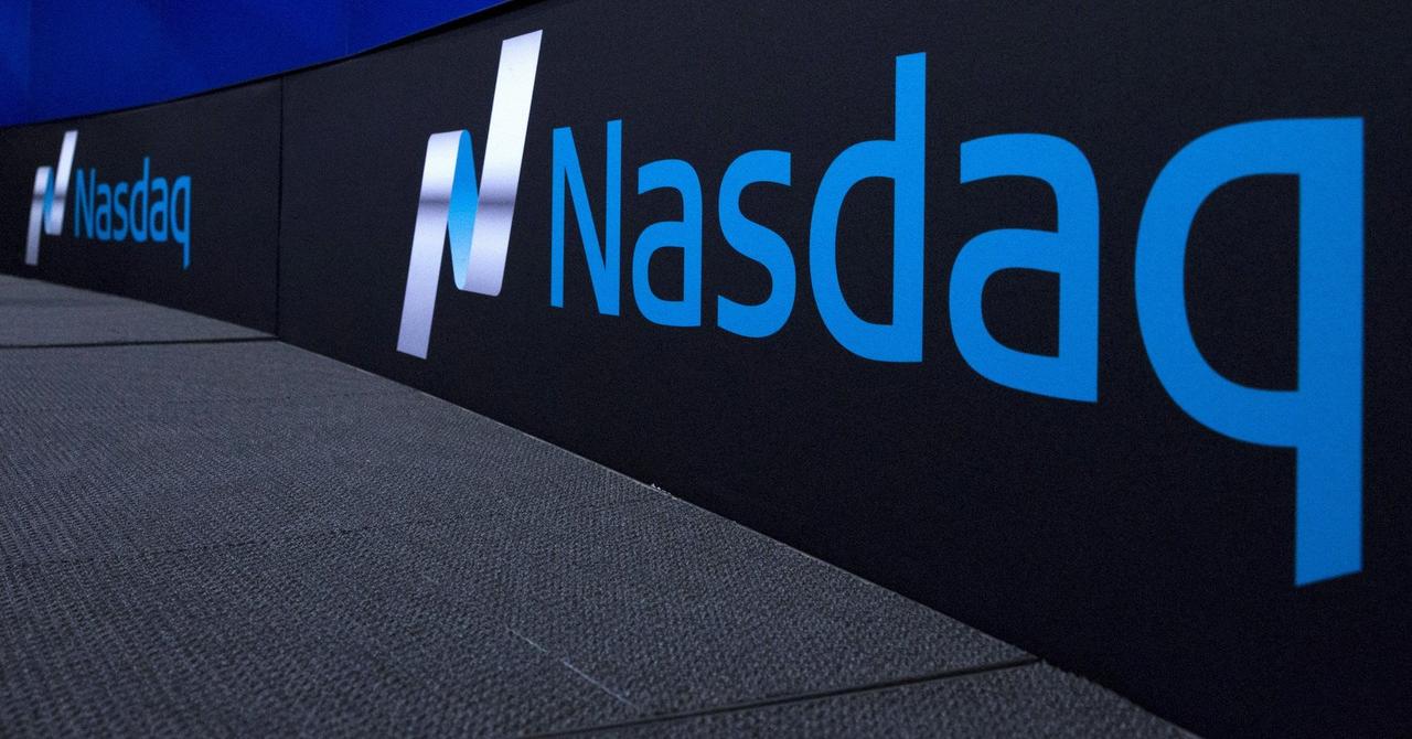 Tech Stocks Stumble as AI Enthusiasm Cools and Investors