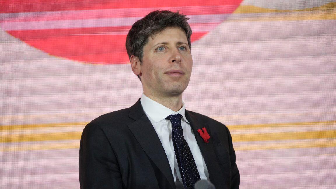 Sam Altman Warns of AI Bubble While OpenAI Seeks $500B