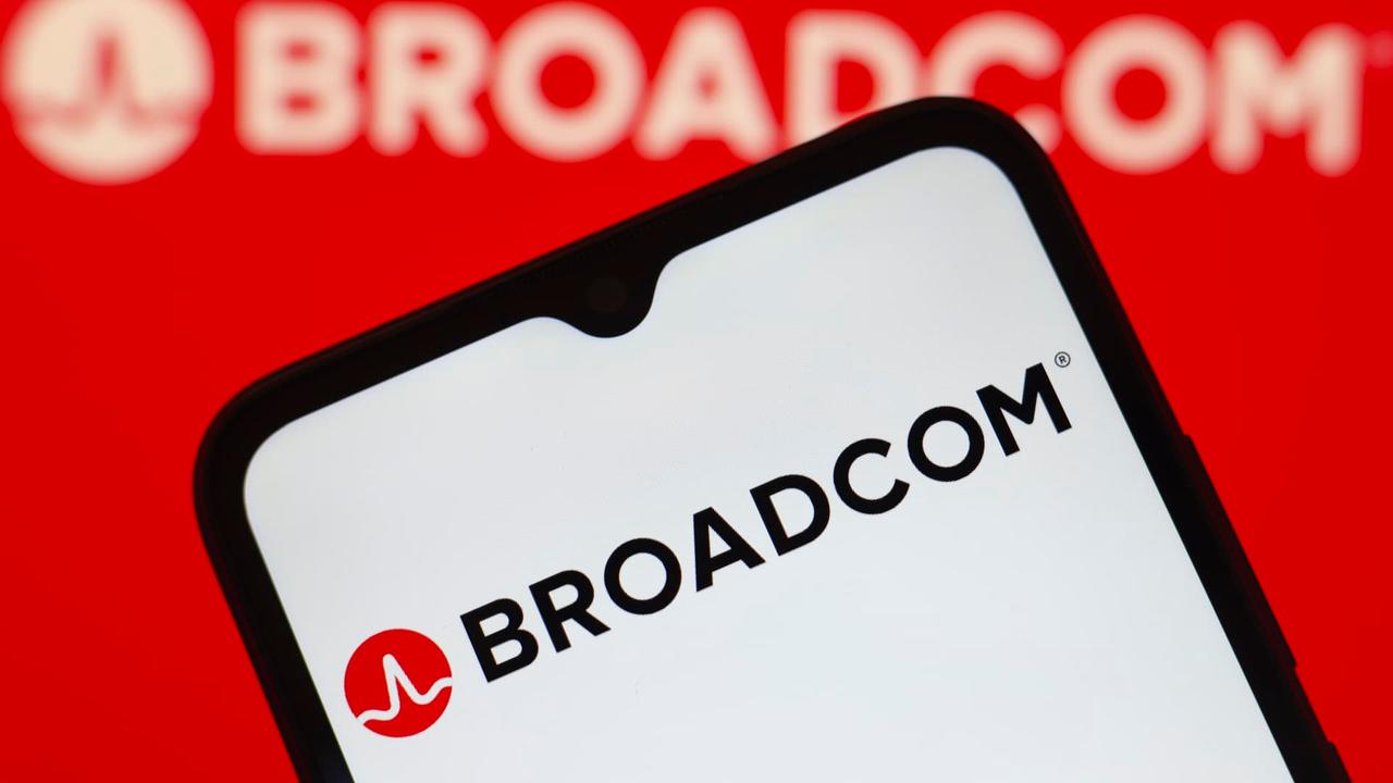 Broadcom Emerges as Strong Contender in AI Chip Market,