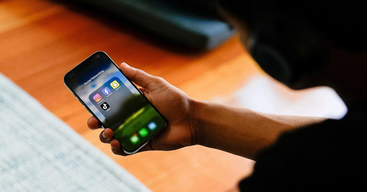 Australia Pioneers 'Minimally Invasive' Age Checks for Teen