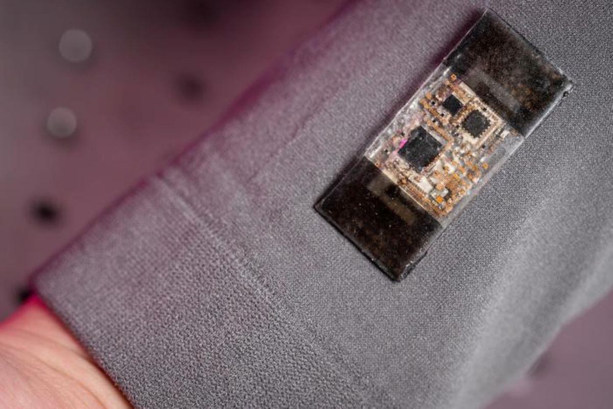 Revolutionary Wearable Device Enables Gesture Control in