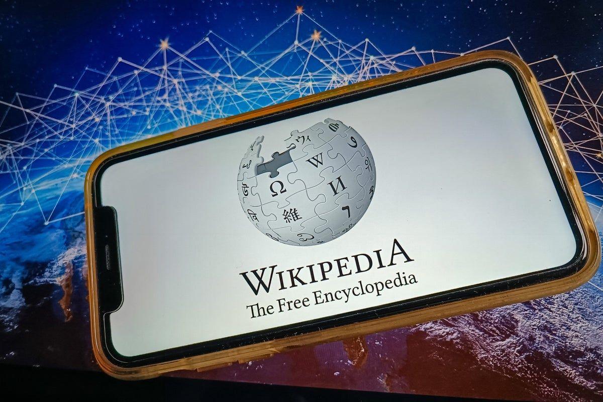 Wikipedia at 25 faces existential threat from AI while