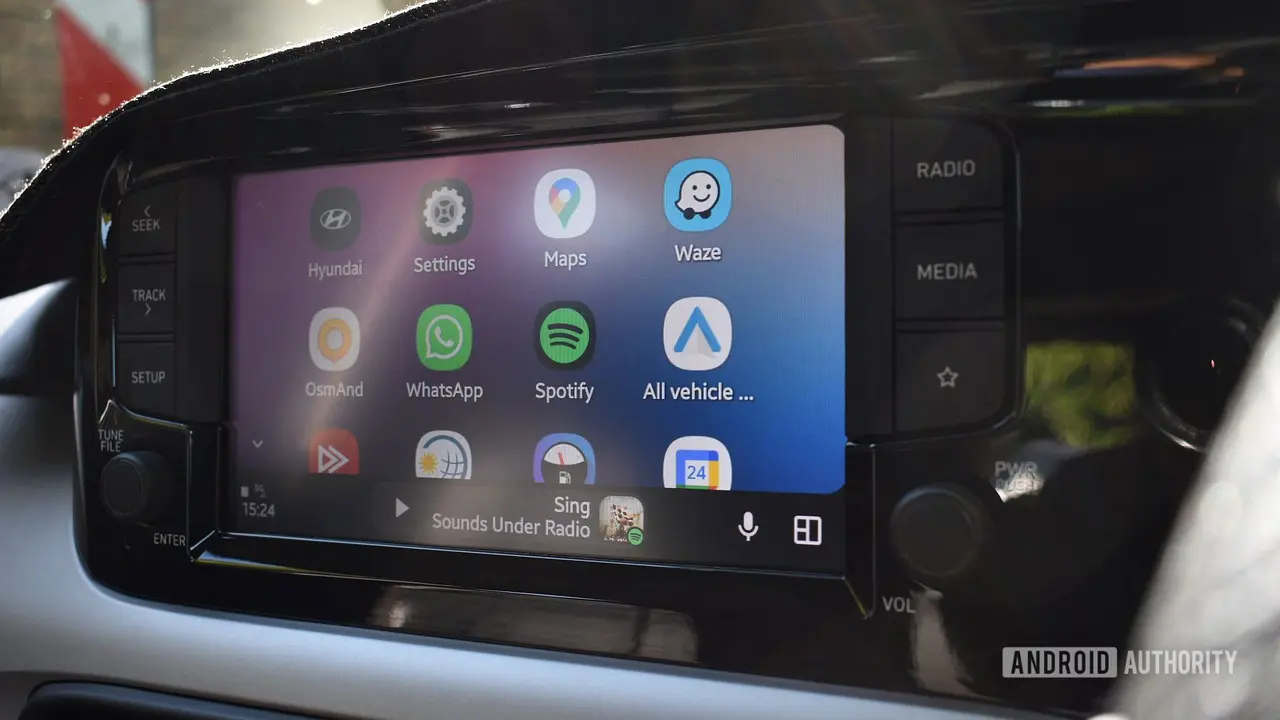 Gemini on Android Auto hits looping bug, making voice