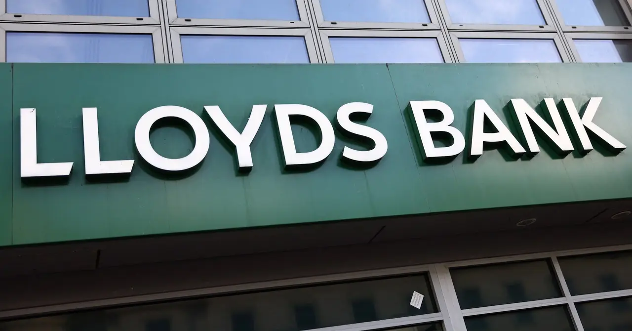 Lloyds Banking Group pilots AI investment guidance as UK