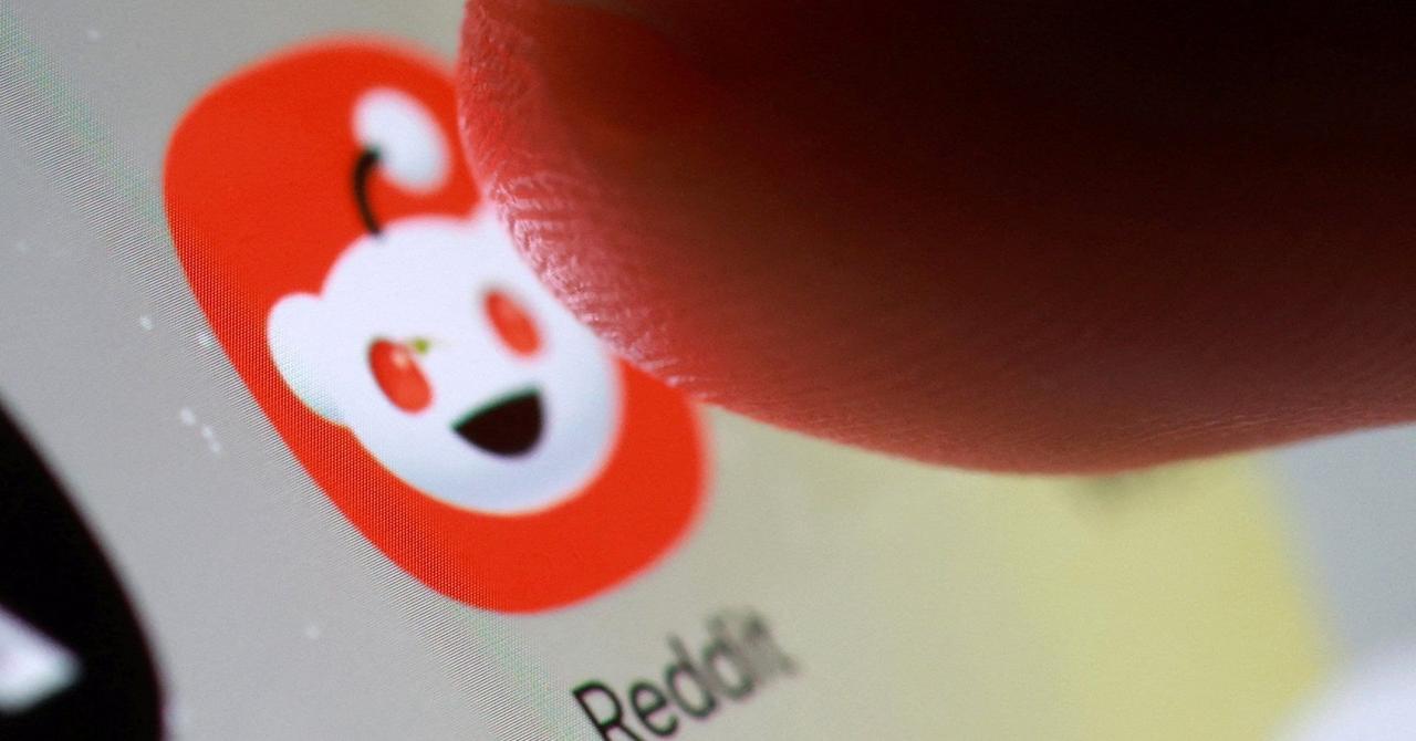 Reddit shares surge 16% as AI-driven ad growth delivers 69%
