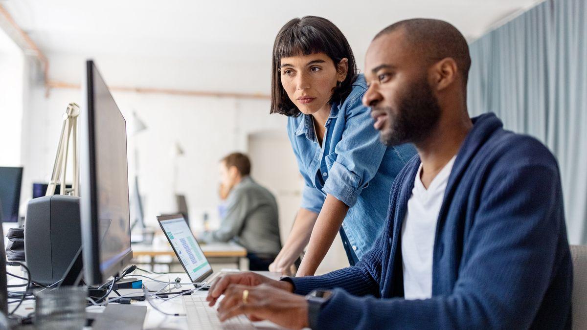 AI transforms entry-level jobs into senior roles as