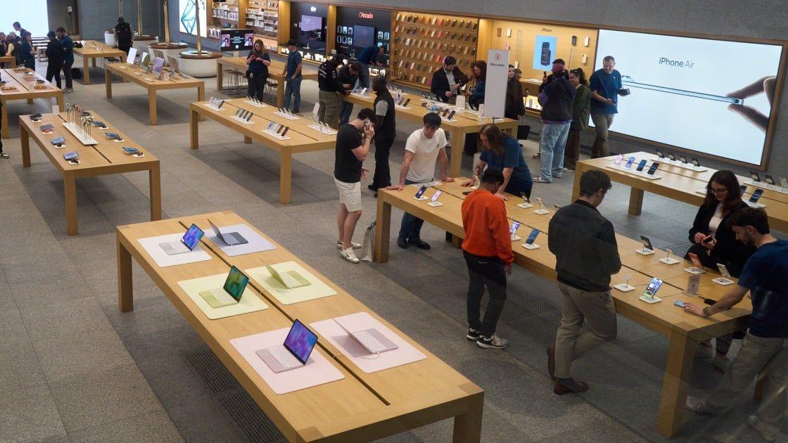 Apple tests Live Notes AI tool to record and transcribe Genius Bar customer conversations