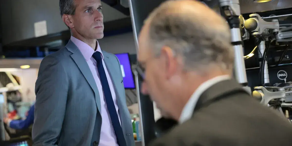 AI Safety Warnings Trigger Sharp Tech Stock Selloff as Industry Leaders Call for Development Slowdown