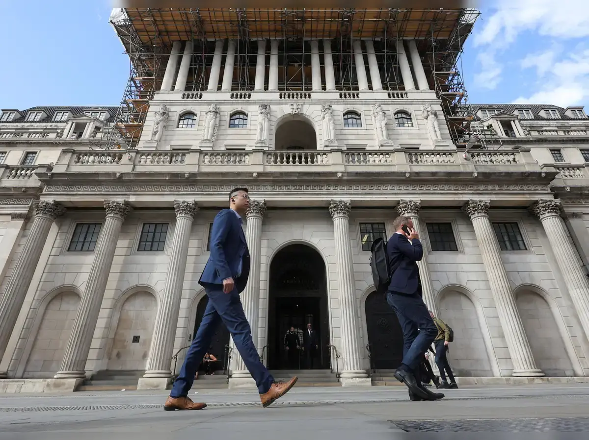 Bank of England warns AI risk and $450 billion debt surge
