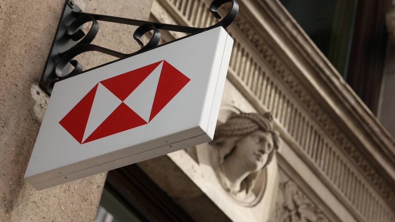 HSBC to Cut 70% of UK Wealth Advisers as AI Reshapes Financial Services