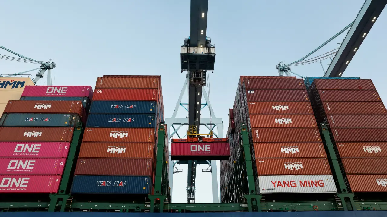 AI Boom Propels Global Trade Growth to 3.9% Despite Geopolitical Disruptions, WTO Reports