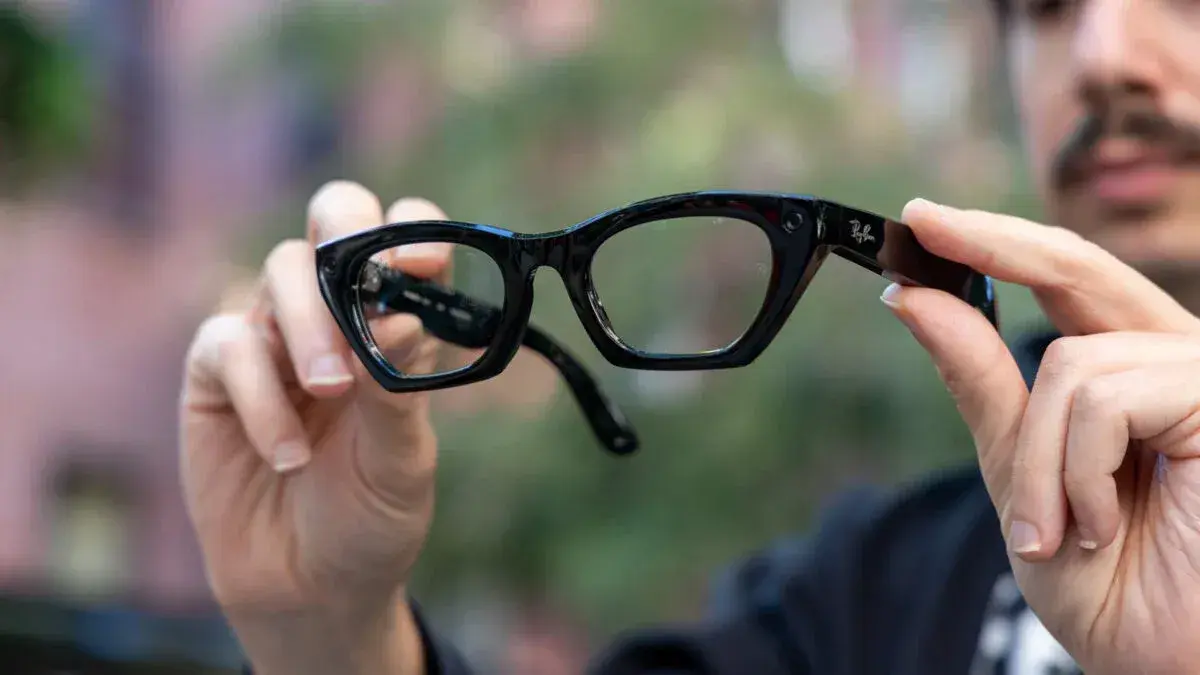 Meta Smart Glasses Caught Recording Audio Without User Knowledge After Firmware Update