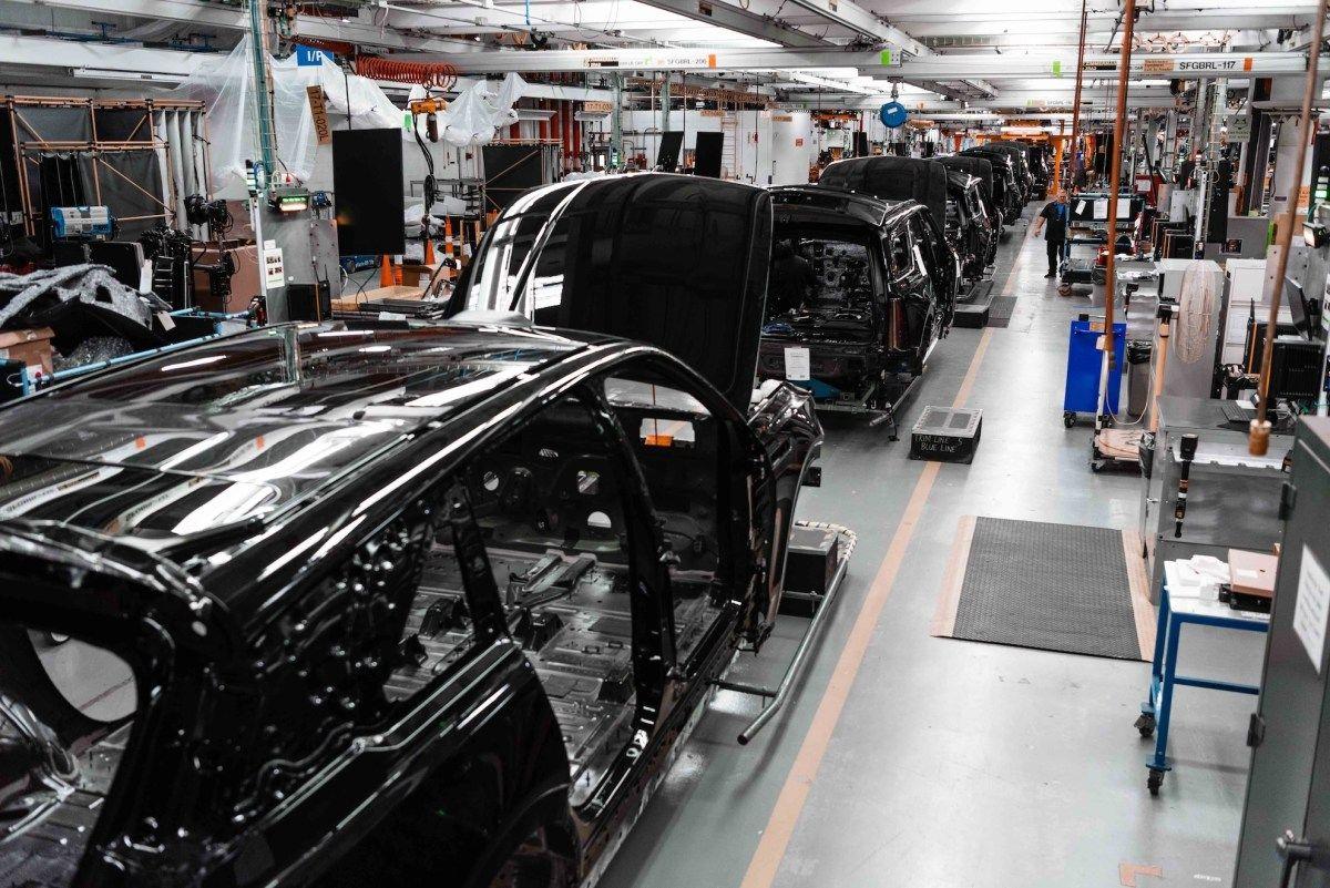 GM Targets 2-Year Vehicle Development Using AI to Compete With Tesla and Chinese Automakers