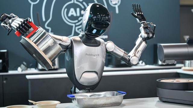 Tesla R1 Ant Group Unveils R1: A Versatile Humanoid Robot Challenging Tesla's ...